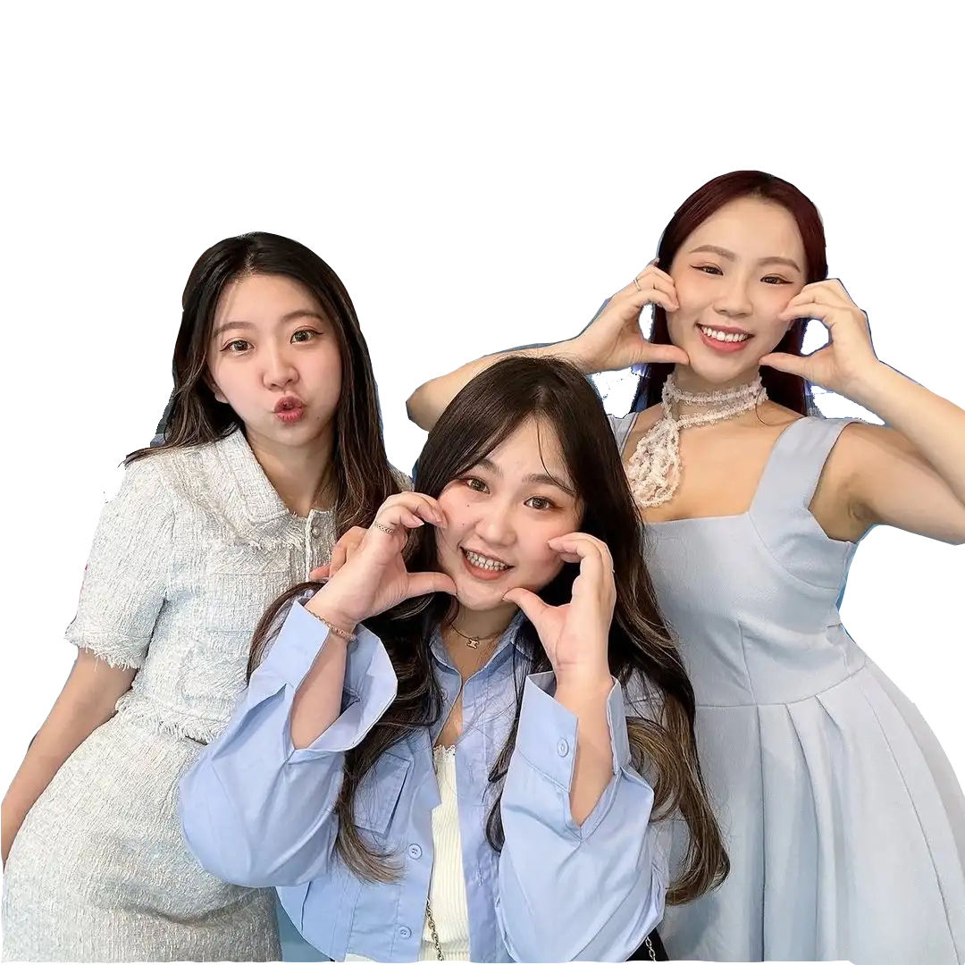 三位女孩一起唱歌演奏